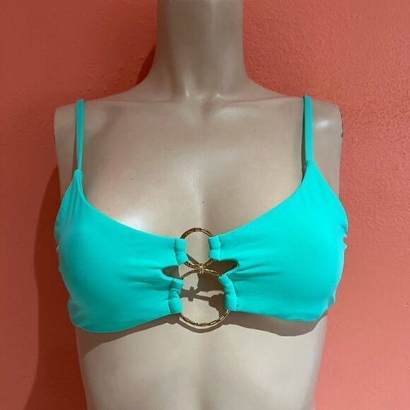 BEACH BUNNY BIKINI TOP!! - Picture 1 of 6